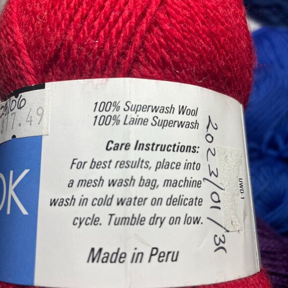 Yarn bundle in DK weight, mostly wool 6+ skeins - Picture 6 of 9